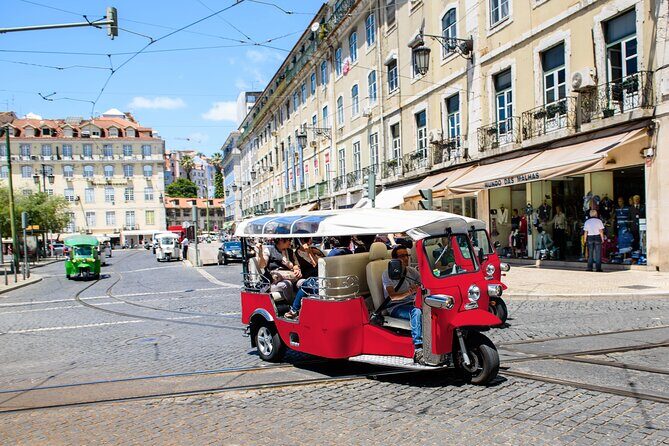 Historic Porto by Private Electric Tuk Tuk to Top Landmarks - São Bento Station and Aliados Avenue: The Big Intro to Porto’s Style