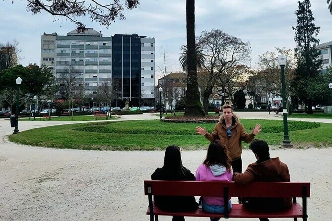 LGBTour Porto: Walk through Porto, discover the LGBTQIA+ History - Rua de Santa Catarina: When tourism changes more than the street