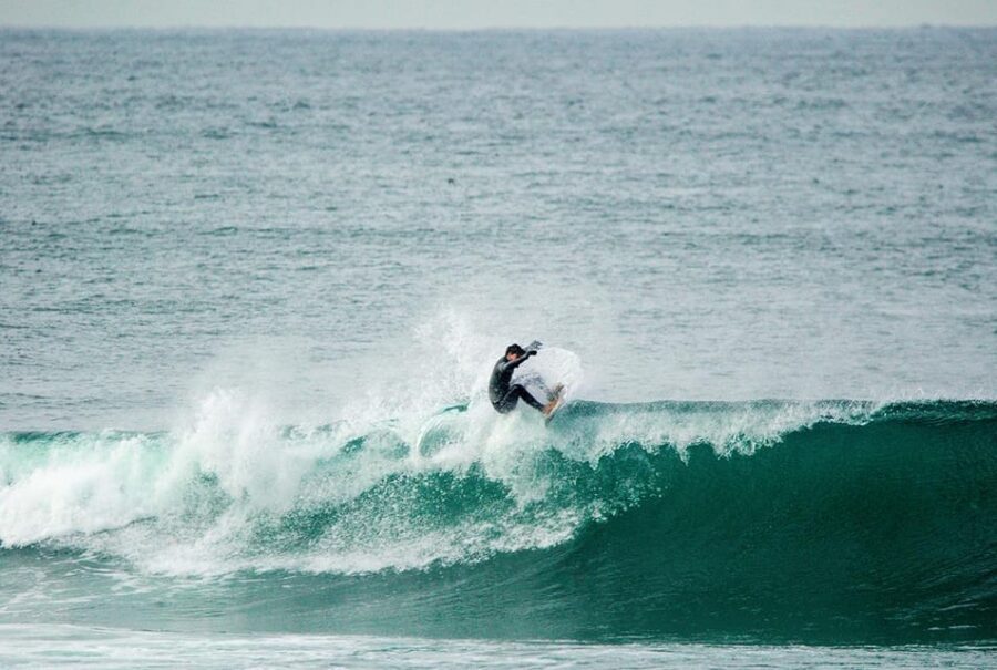 Matosinhos: Best surf Lesson with all equipment - What to Bring (and What to Skip) for a Smooth Lesson