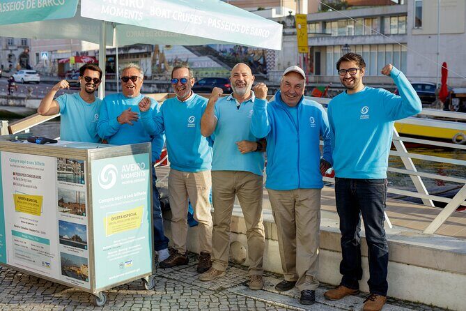 Moliceiro Boat Tour on the Ria de Aveiro - The guides: humor, music, and multilingual explanations