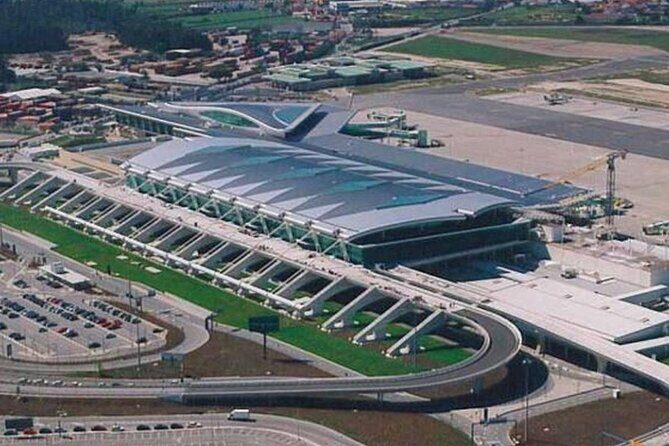 Oporto Airport: Private Arrival Transfer to Porto city hotels - Porto Airport Arrival, But Without the Headache
