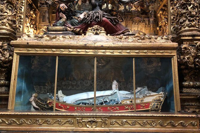 Oporto Private Tour - São Bento Tiles and Porto Cathedral: Art in Two Classic Stops