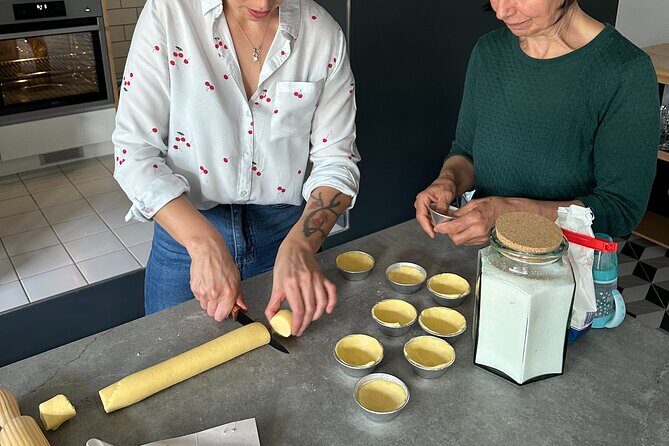 Pastel de Nata | Workshop from scratch | Porto's city center - Custard filling and the assembly rhythm (where most people get excited)
