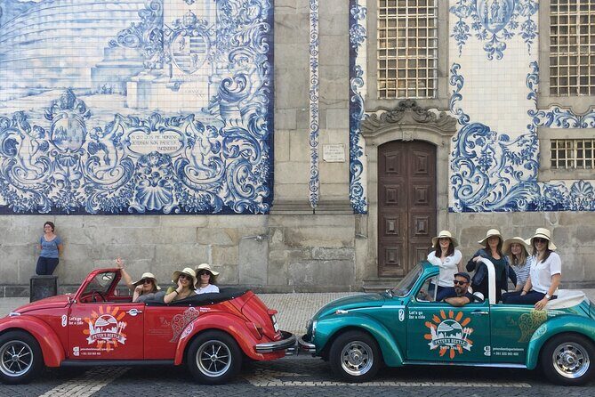 Peter`s Beetle Porto Tour - Livraria Lello pass-by: the bookshop moment without committing to entry