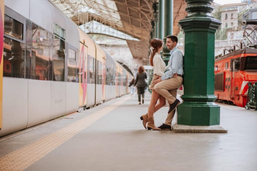 Photoshoot in Porto - Stop 1: Avenida dos Aliados for Grand Architecture and Real Couple Energy