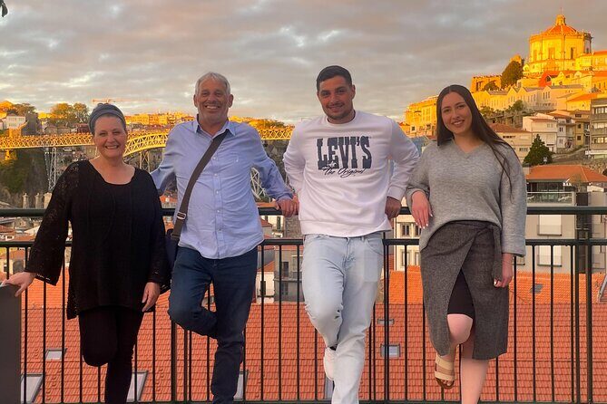 Photoshoot Session for Solo, Couples and Groups in Porto area - Porto streets plus river quays: where your photos get real