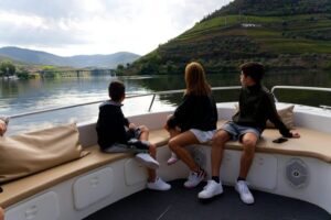 Pinhão: 1 Hour SUNSET Cruise with Sparkling Wine - Small-Group Comfort on a 22-Guest Boat