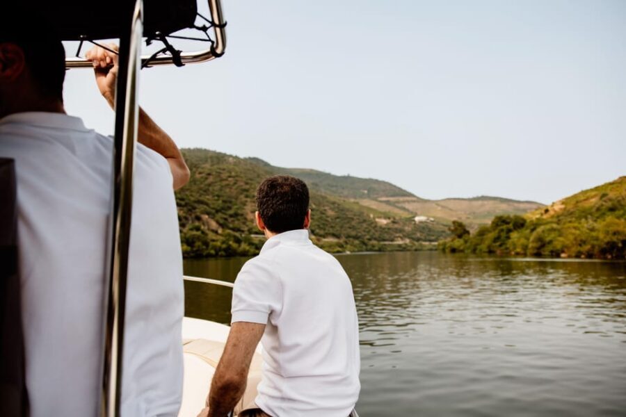 Pinhão: 1 Hour SUNSET Cruise with Sparkling Wine - When You Might Have the Best Ride: Late Season Calm