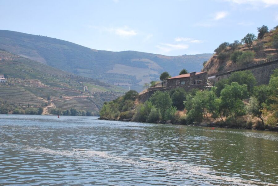 Pinhão: 2-Hour Rabelo Boat Tour with Audio Guide - Why This Rabelo Boat Tour From Pinhão Feels So Relaxed