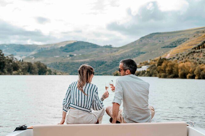 Pinhão: Electric Boat Experience 1h - Taste of Two Wines - Logistics that matter: meeting point and how strict timing feels