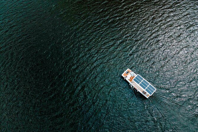 Pinhão: Electric Boat Experience 1h - Taste of Two Wines - Wine tasting on board: two wines, no fuss