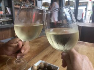 Port wine & wine walking tour with culture - max 8 pax - Praça da Trindade start: how the pacing stays friendly