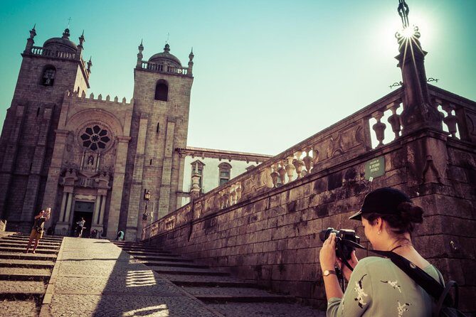 Porto 1/2 Day Walking Photo Tour & Portraits - The portrait magic: how the photographer helps you look comfortable