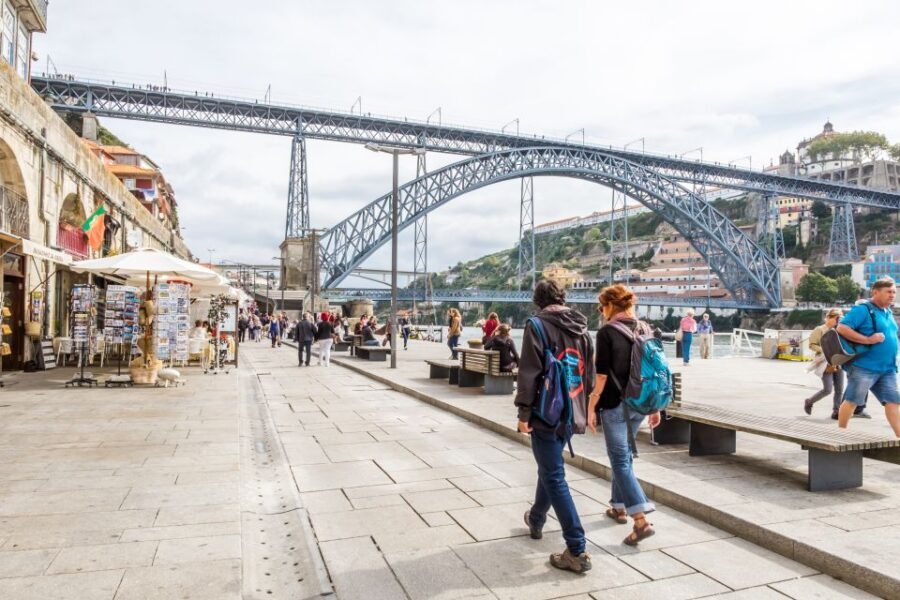 Porto: 3-Hour Guided City Highlights Walking Tour - Aliados Avenue: the wide boulevard moment, with photo-ready perspective