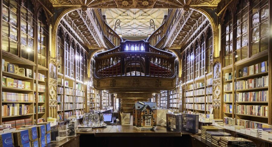 Porto: 3-Hour Walking City Tour & Lello Bookstore Visit - São Bento Station: your orientation stop in 15 minutes