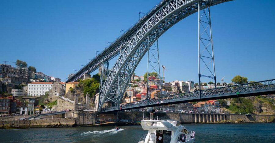 Porto: 6 Bridges Port Wine River Cruise with 4 Tastings - The 2-hour route: how the stops build one continuous view of Porto