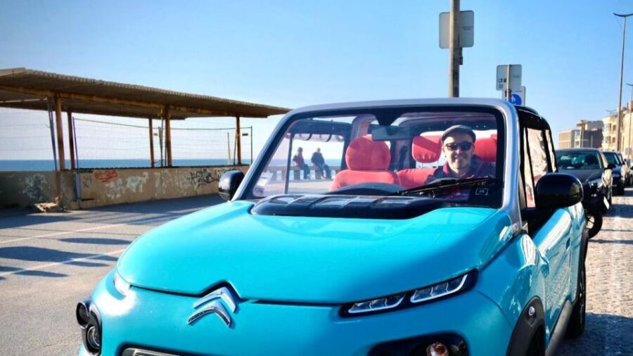Porto: a ride along the coast in a fun eco-friendly car - Where you start: Calçada de Vandoma and the Cathedral hill vibe