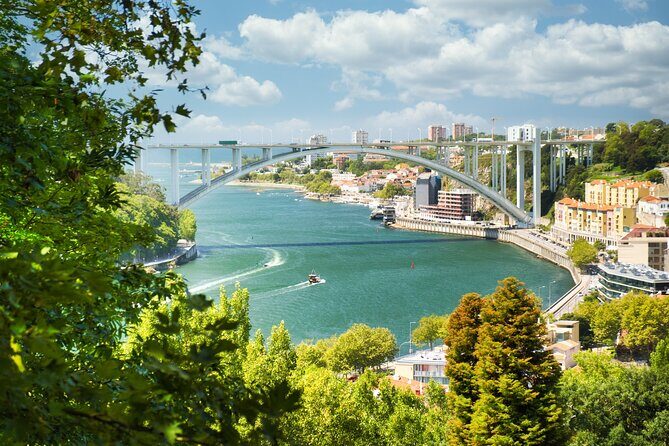Porto and Gaia: Walking Tour of Douro's Two Riversides - Guides Matter Here: The Human Advantage