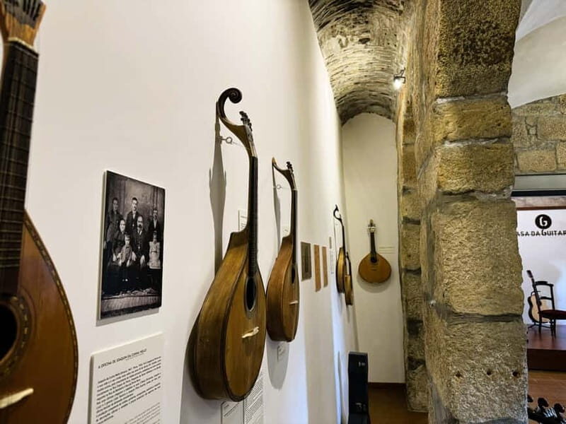 Porto: Authentic Fado Show, Port Wine & Handmade Instruments - The Fado performance: small-room intensity and real voices