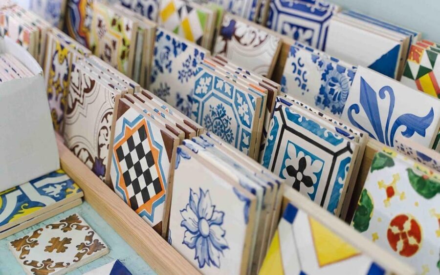 Porto: Azulejos Tiles Walking Tour - Entering The Tile Trail: From Igreja do Carmo Into Porto’s UNESCO Center