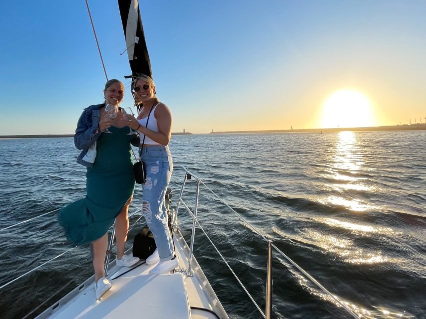 Porto: Best Charming Sailboat Cruise Sunset - Passeio Alegre to Felgueiras Lighthouse: the evening shifts toward the water’s edge