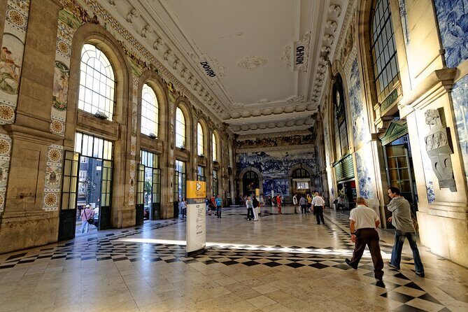 Porto Best-Of Private Tour – A Customizable Experience - Porto Cathedral Stop: 12th-Century Details Without a Long Detour