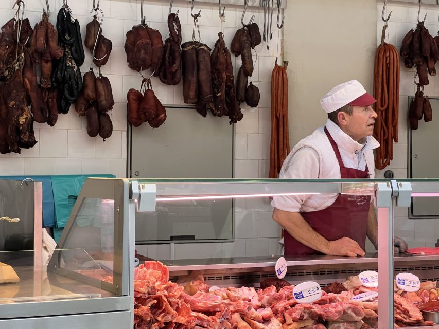 Porto: Bolhão Market Guided Food Tour - The Big Meal: Bacalhau Lunch and Douro Wine Pairing