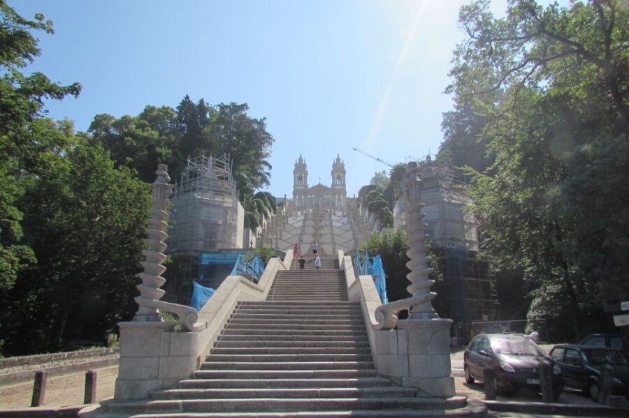 Porto: Braga & Guimarães Full Day Tour - Traditional Lunch: Where the Day Gets Comfortable