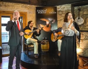 Porto: Cálem Cellar Tour, Fado Show & Wine Tasting - Timing and where to meet at Caves Cálem