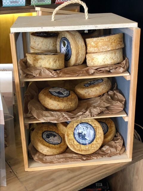 Porto: Cheese and Port Wine Tasting in a Unique Place - Port wine pairings: three glasses and a simple way to taste