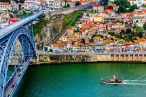 Porto City Tour Full Day with Lunch and Six Bridges Cruise - Private basis - São Bento Station Tiles: Portuguese Life Painted in Color