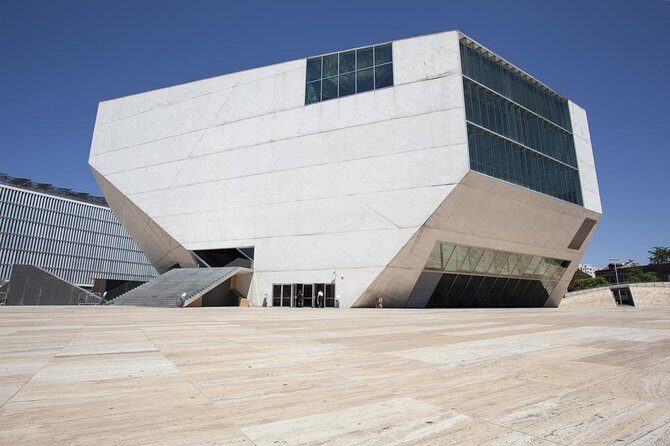 Porto City Tour Full Day with Lunch and Six Bridges Cruise - Private basis - Art Nouveau Library Details and the Clérigos Baroque Stairs