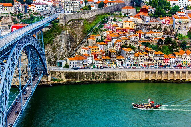 Porto City Tour Full Day with Lunch and Six Bridges Cruise - Private basis - São Bento Station Tiles: Portuguese Life Painted in Color