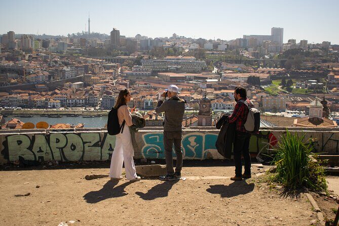PORTO city Walking Tour - Rua das Flores: from jewelry street to street-artist stage