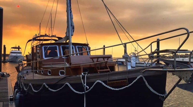 Porto: Classic Sailboat Cruise Along the Douro River - Ribeira, Porto: the photo stop that makes the old-riverfront real