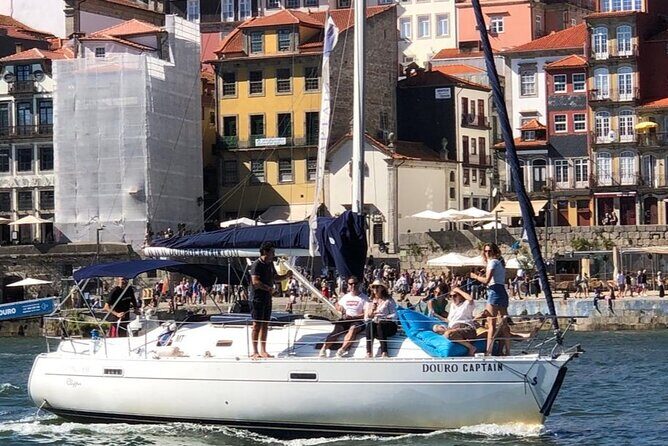 Porto: Cruzeiro privado rio douro até 8 pessoas com wine tasting - A private Douro cruise is the fastest way to get your bearings