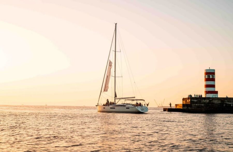 Porto: Daytime or Sunset Douro River Sightseeing Cruise - Photo-stop rhythm: Arrábida, Alfândega, Ribeira, Miragaia