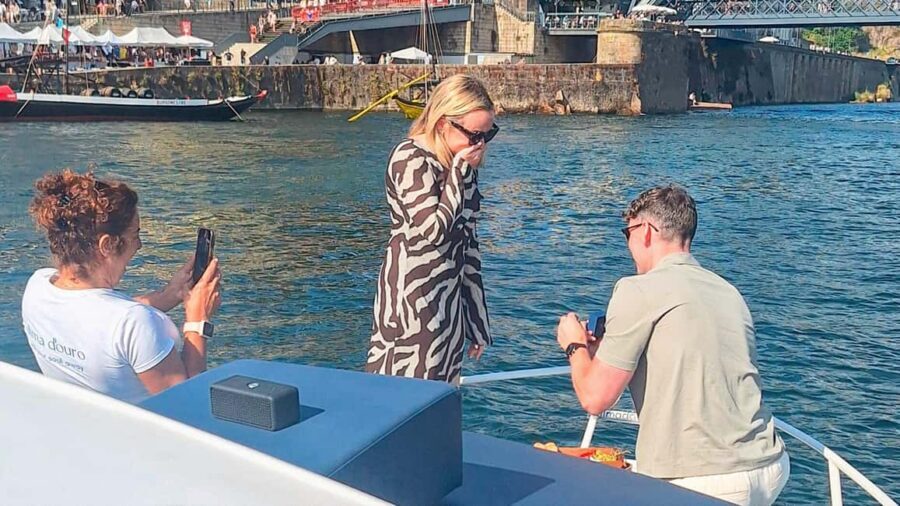 Porto: Douro private cruiser (only for you)6 bridges/sunset - Who this Douro private cruiser is best for