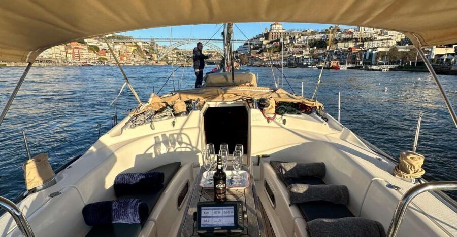 Porto: Douro river Boat tour with wine tasting (small group) - Heading toward the sea: estuary, palm trees, and possible dolphin sightings