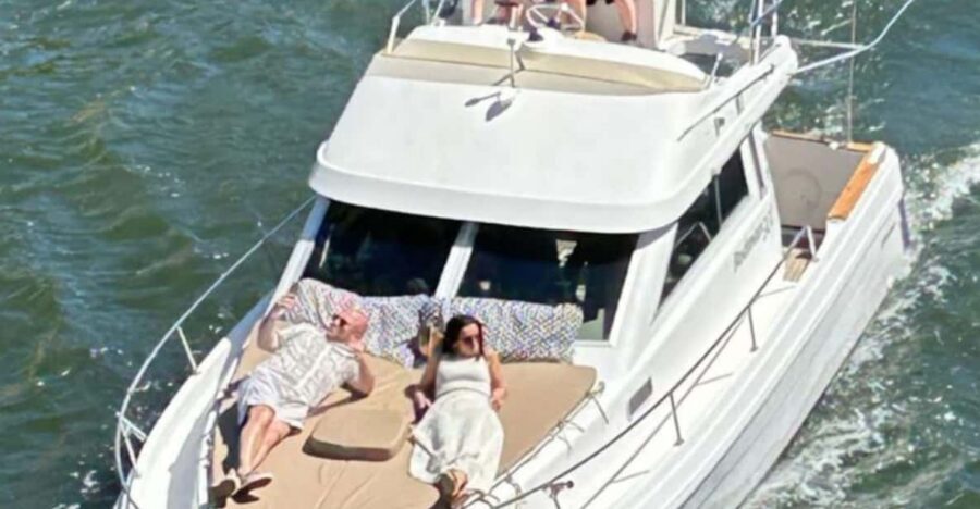 Porto: Douro River Cruise / Welcome Drink/with sunset option - DIAMANTEDOURO Crew and the Small-Group Advantage
