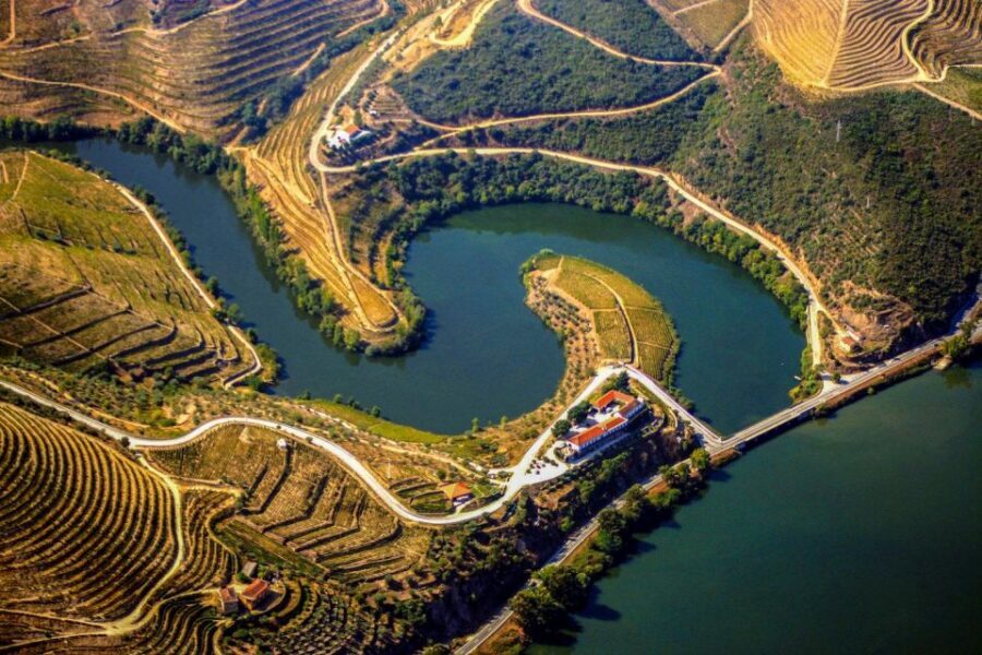 Porto: Douro Valley Full-Day Boat, Train, and Lunch Tour - Pinhão boat cruise: Port or sparkling, plus blankets
