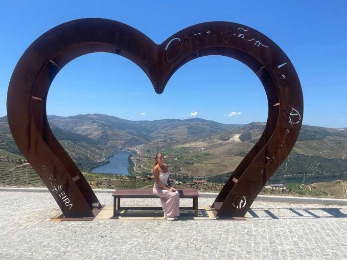 Porto: Douro Valley Wine Tour with a Sommelier & Boat Trip - Porto to Vinho Verde: the day begins with a family winery vibe