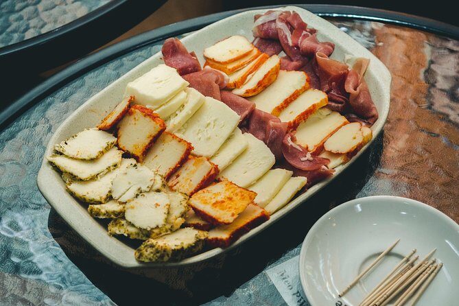 Porto Food and Local Drinks Evening Tour by Food Lover Tour - The order of stops: how the evening tends to unfold