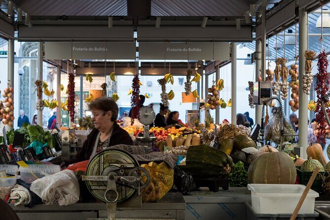 Porto Food Tour: 10 tastings at 5 restaurants & eateries - Mercado do Bolhão: Portuguese canned fish plus Douro Valley white wine