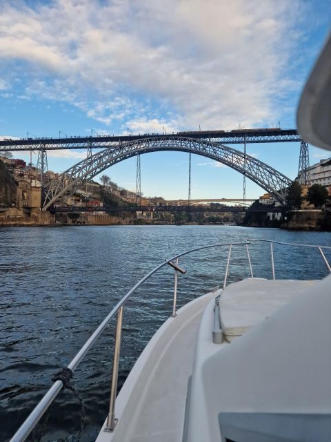 Porto: Guide Boat tour with tasting of 4 Port wines - Vila Nova de Gaia: the other side of the postcard