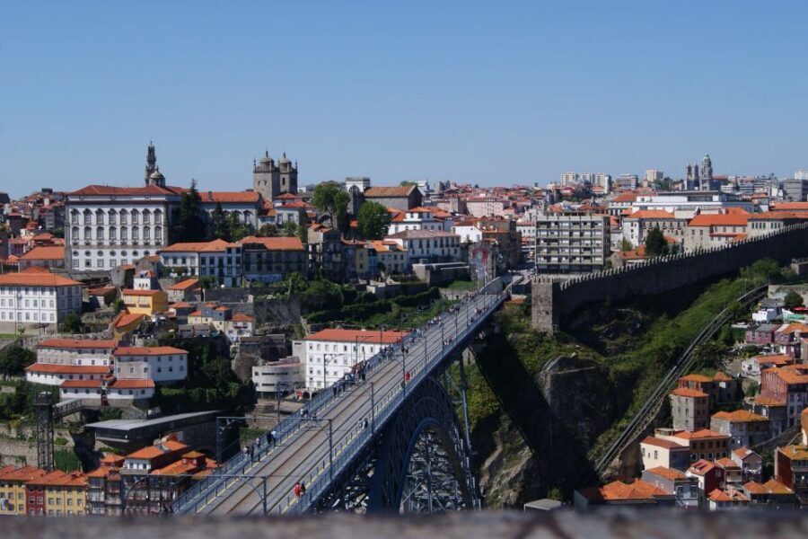 Porto: Guided Walking Tour and Lello Bookshop - Sé (Porto Cathedral Area): Medieval Porto in Your First 20 Minutes