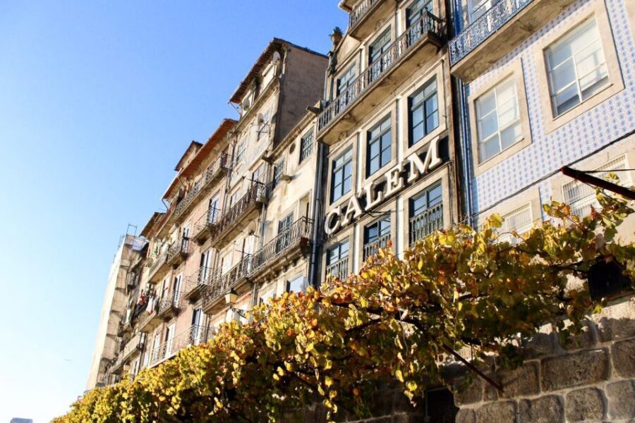 Porto: Guided Walking Tour and Lello Bookshop - Clérigos Church and Avenida dos Aliados: Two Sides of Public Porto