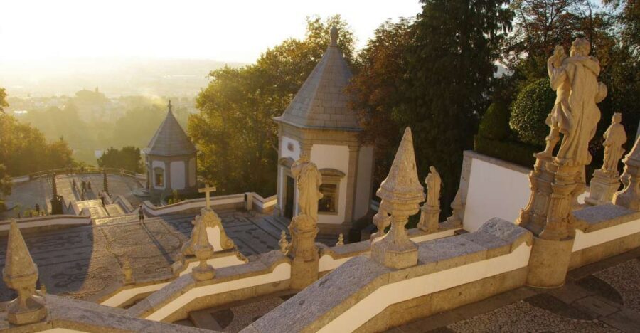 Porto: Guimarães & Braga Tour with Entry Tickets and Lunch - Braga Cathedral Sé: a guided look at the religious capital feel