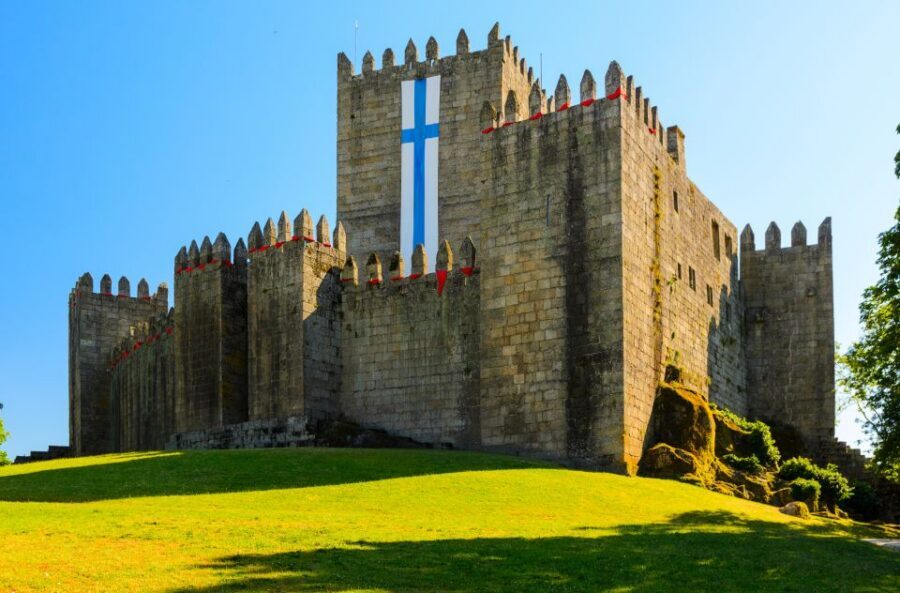 Porto: Guimarães & Braga Tour with Entry Tickets and Lunch - Bom Jesus do Monte: plan for 581 steps and big views