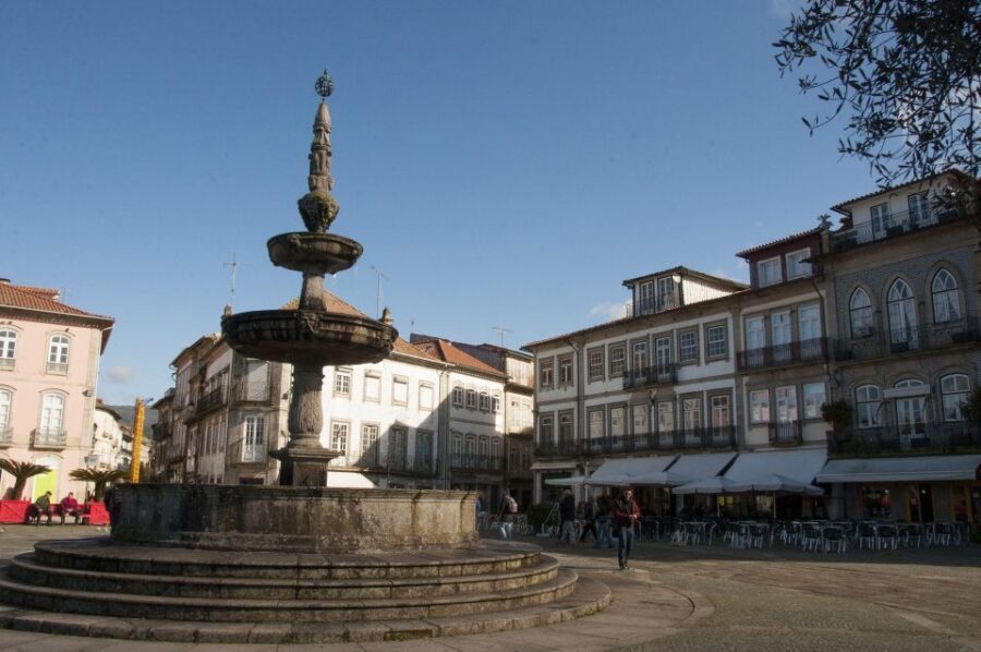 Porto: Guimarães & Braga Tour with Entry Tickets and Lunch - Skipping the ticket lines and using a local guide the right way